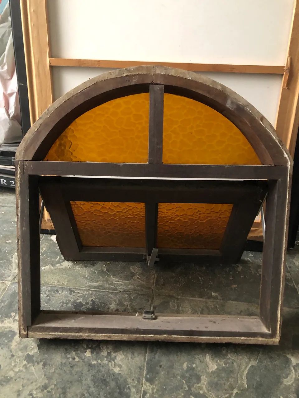 Vitro basculante de madeira com Arco e fecho - Foto 4