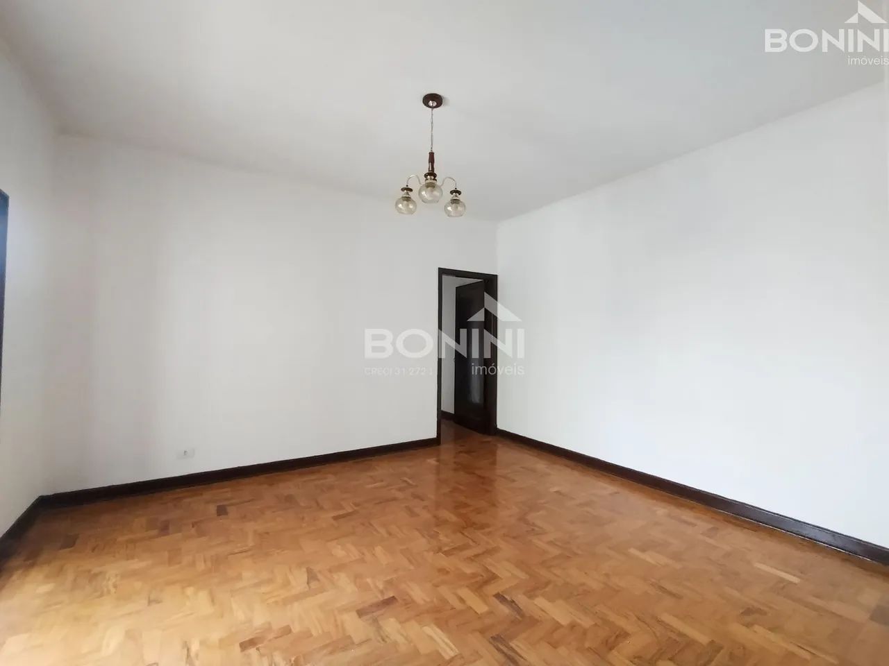 EDIFÍCIO ABDO - Apartamento com sacada ampla no Centro de Americana