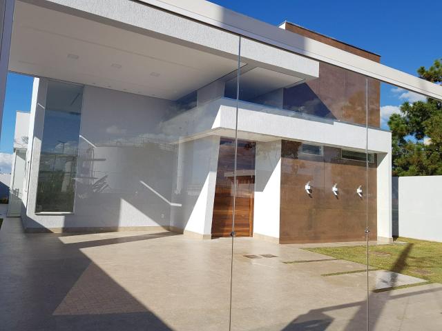 Linda casa no Cabv, toda moderna em excelente localização.