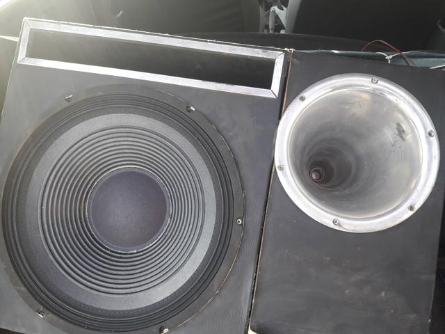 Caixa com alto falante de 15 mais o modulo b buster 600$ - Foto 2