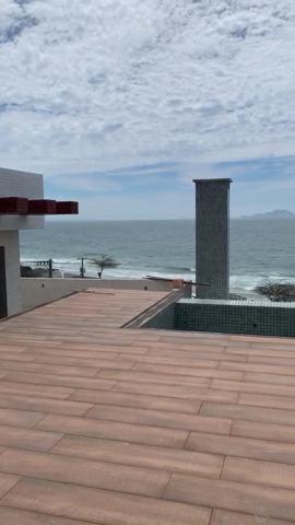 Frente Mar apartamento alto padrão 2dorm C/piscina e salão de festas no terraço - Foto 20