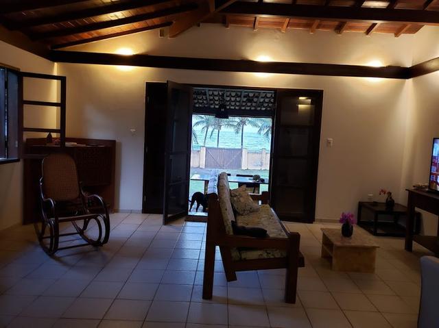 Linda e ampla casa à beira mar - Foto 3