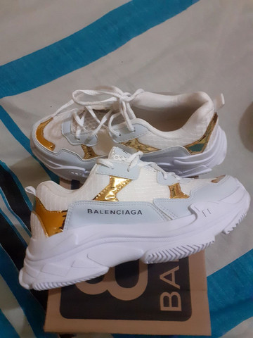 tenis grande no pé
