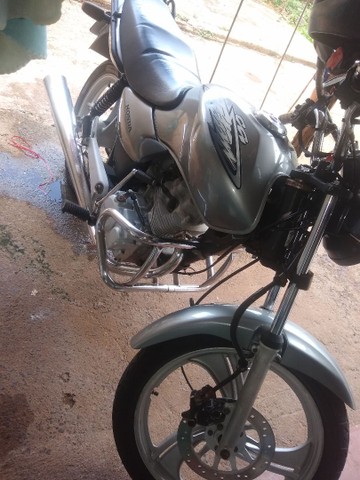 TITAN 2003 COMPLETA EXTRA