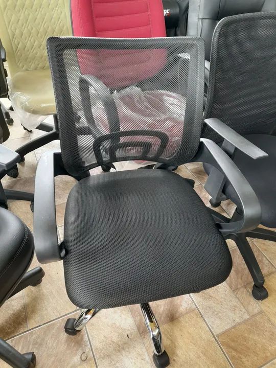 Cadeira de Escritório Giratória Preta