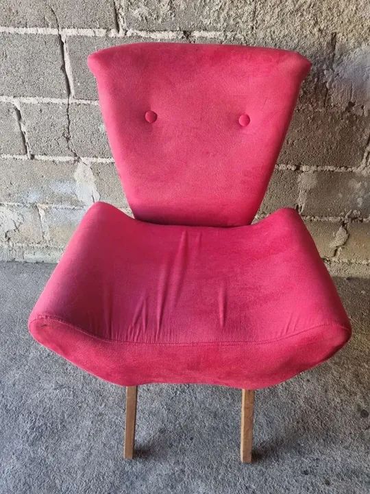 Poltrona vermelha de veludo novas 