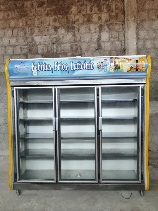 Expositor vertical auto serviço.