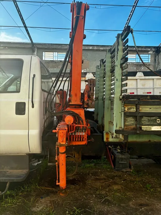 Caminhão Carroceria