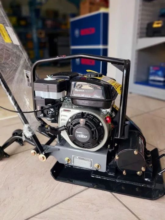 Placa vibratória 60kg a gasolina Profissional Toyama (Loja/Nova) - Foto 6