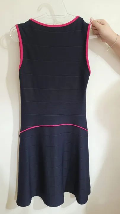 Vestido preto com detalhes rosa  - Foto 3