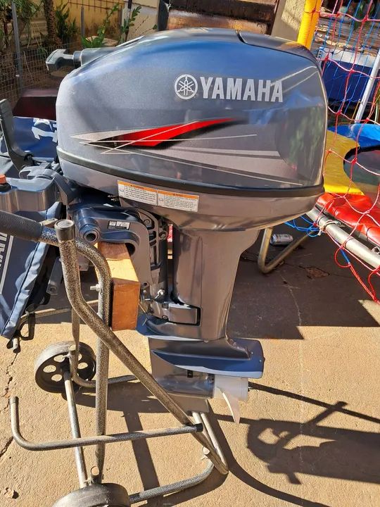 Motor Yamaha 15hp 2010 poucas hrs de uso estado de novo