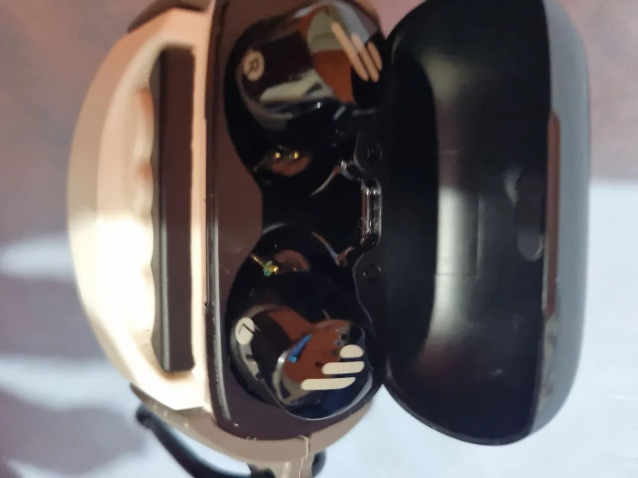 Case para Airpods em formato de tubarão com fone de ouvido - Foto 4