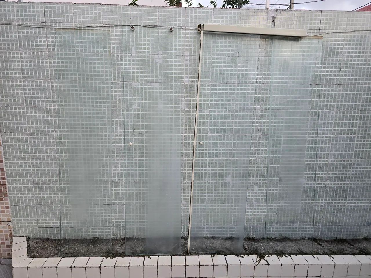 Box para banheiro com 4 partes. 2 fixas de 0,40 X 1,80 e 2 móveis de 0,45 X 1,80. - Foto 2