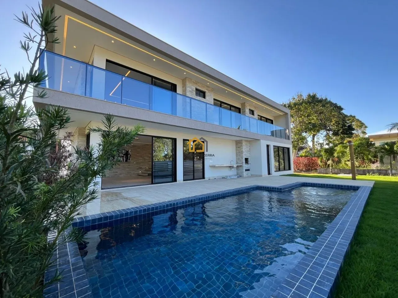 Vendo casa de alto padrão no Condomínio Terra Viva, km 14 de Aldeia