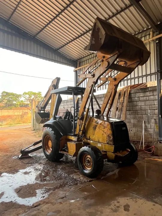 Retroescavadeira CASE 580L  - Foto 4