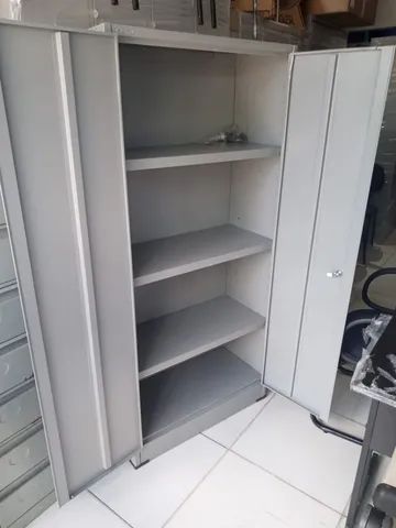 Armário de aco fechado com 02 portas 