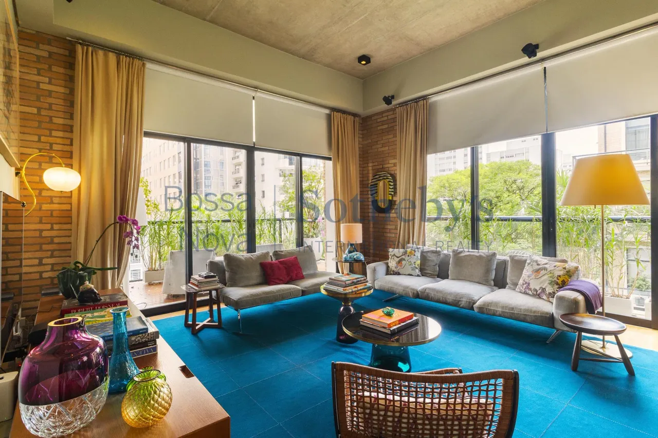 Apartamento com pé-direito alto e ótima planta