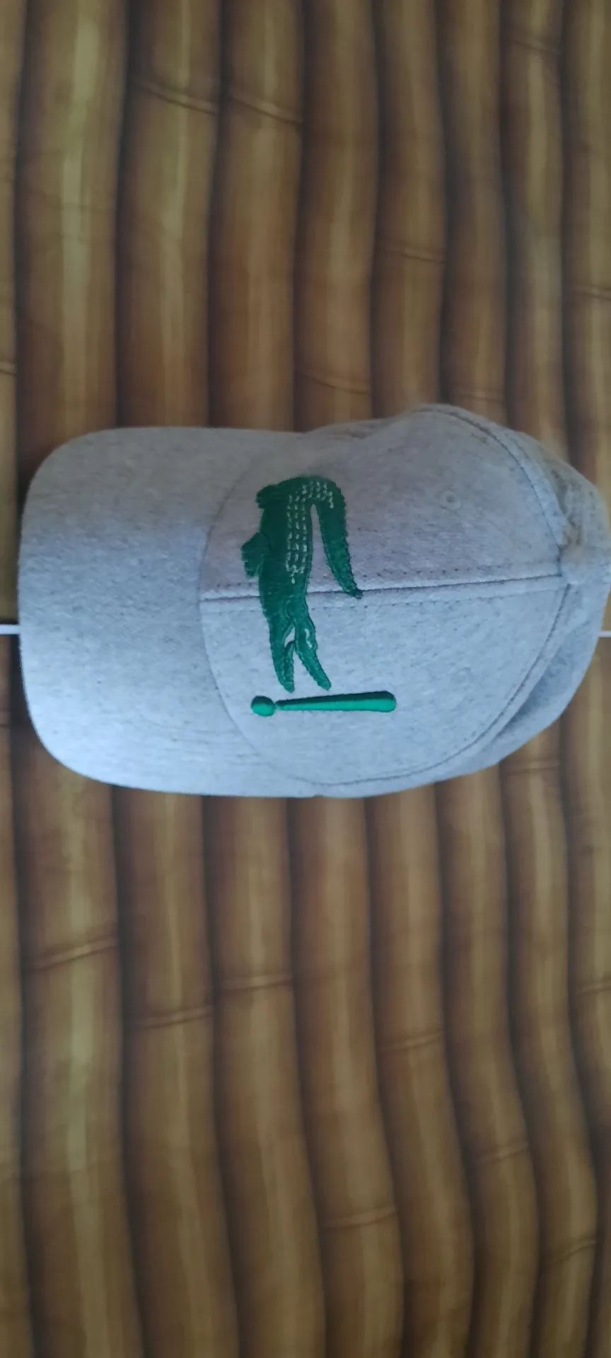 Boné Lacoste Cinza.