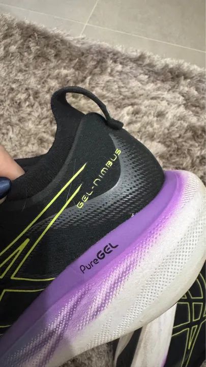 Tênis feminino Nimbus 25 - Indicado para Corrida