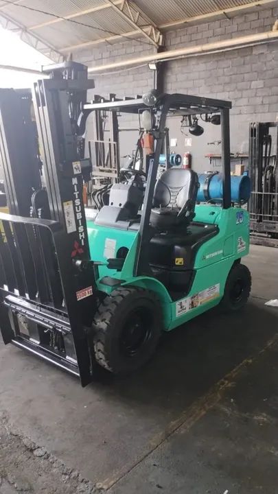 Empilhadeira mitsubishi modelo fg25n ano 2014 triplex com deslocador 2,5 ton  - Foto 4