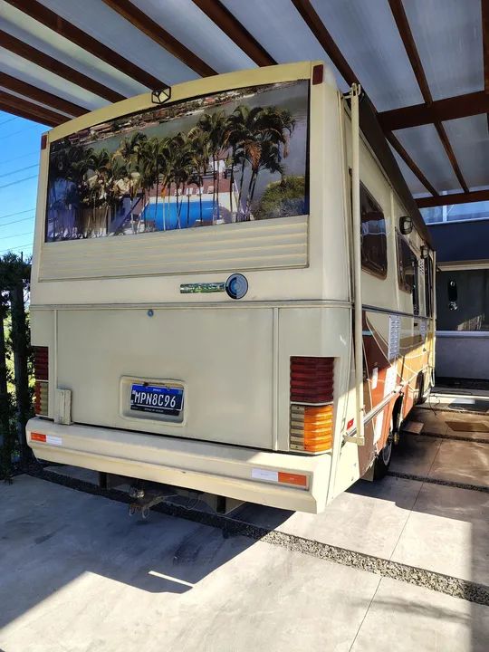Motorhome PLACA PRETA Larturist 195.000km originais - Foto 4