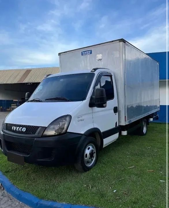 Iveco daily 55C17 baú 2013 - Foto 4