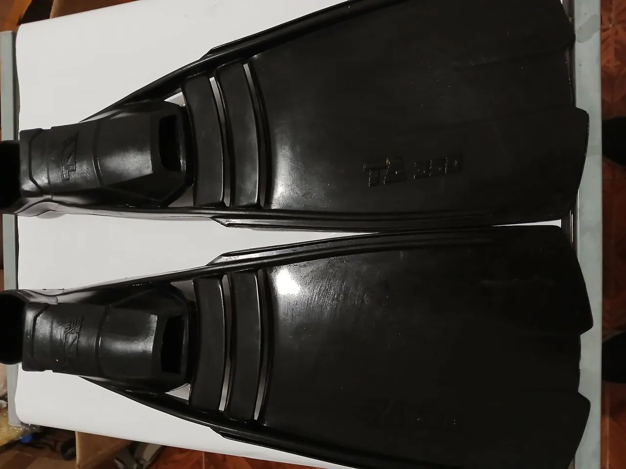 Par de nadadeiras T. AMATO -  tamanho G - Foto 4