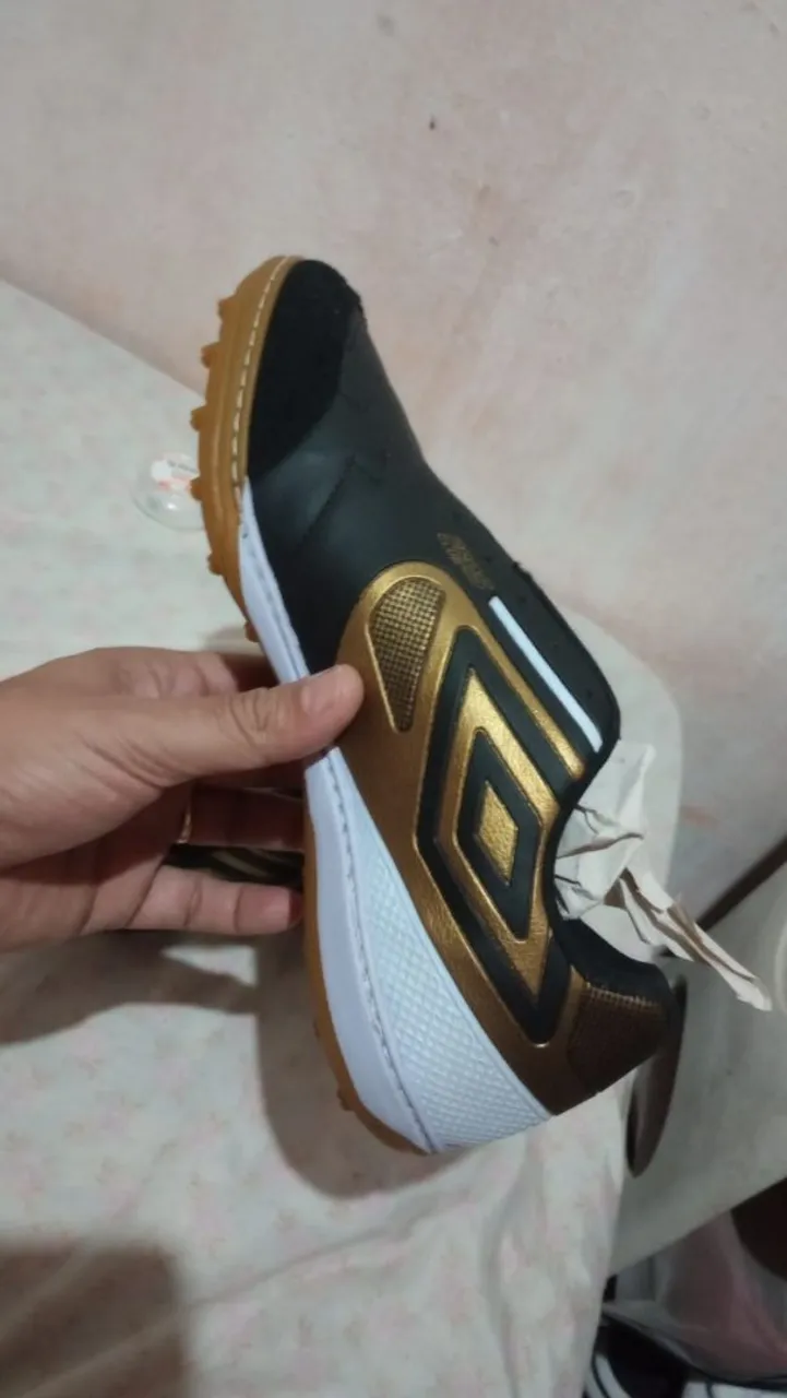 Chuteira Umbro Futsal - Conforto e Estilo