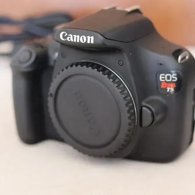 Canon T5 Corpo - 12.500 cliques