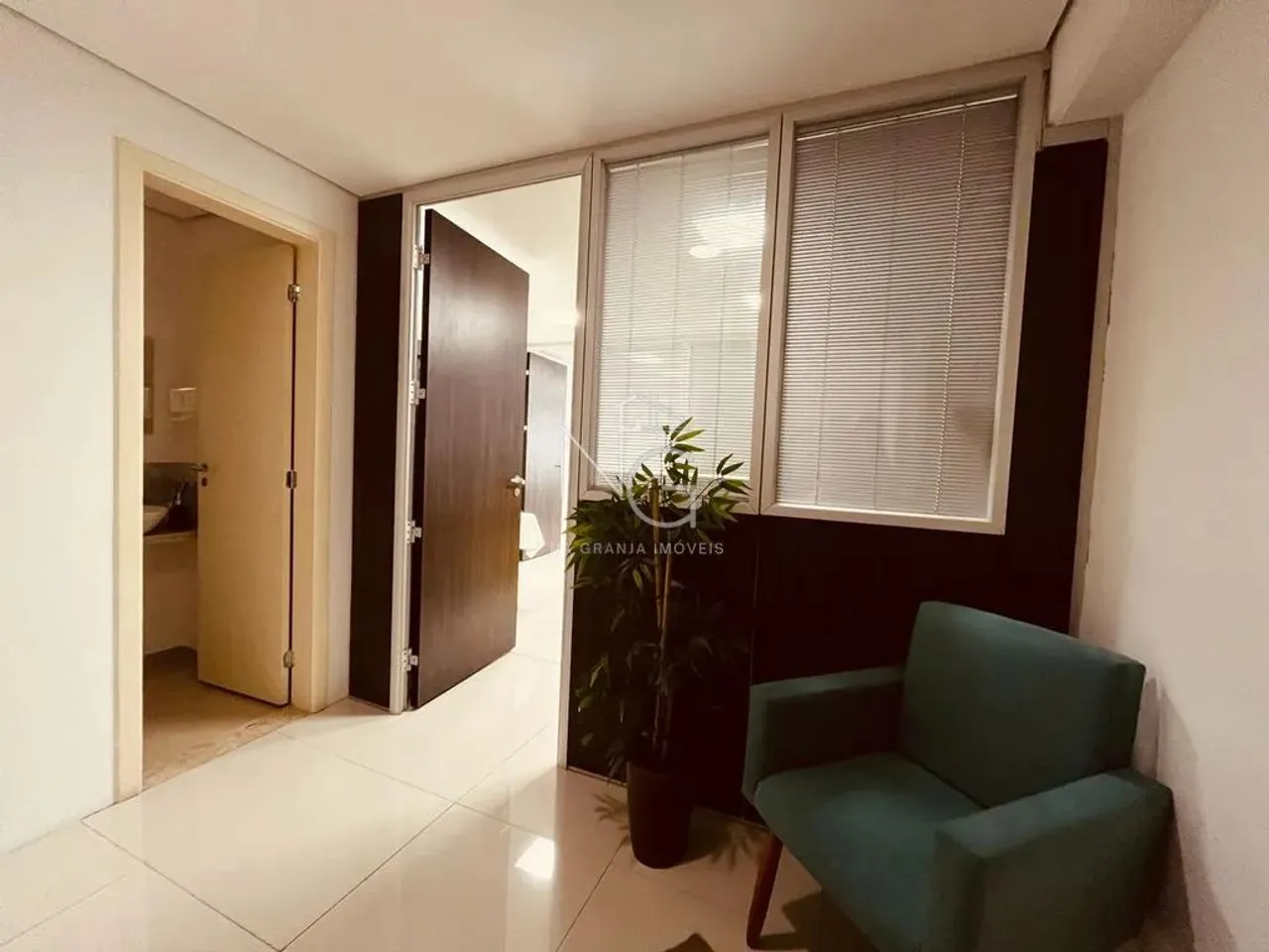 SALA COMERCIAL CONDOMINIO THE SQUARE - GRANJA VIANA - COTIA/SP