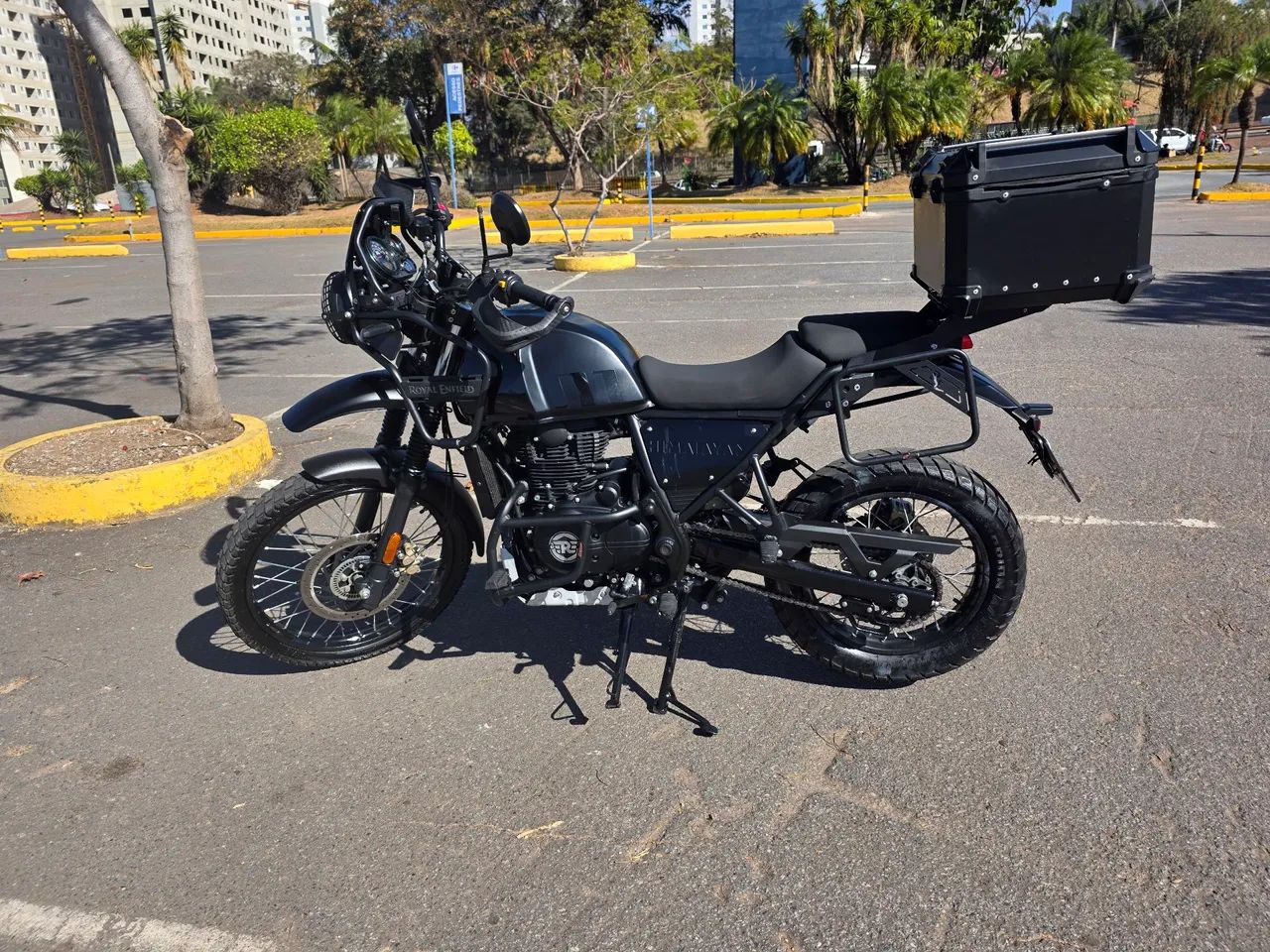 Royal Enfield Himalayan 411 2023