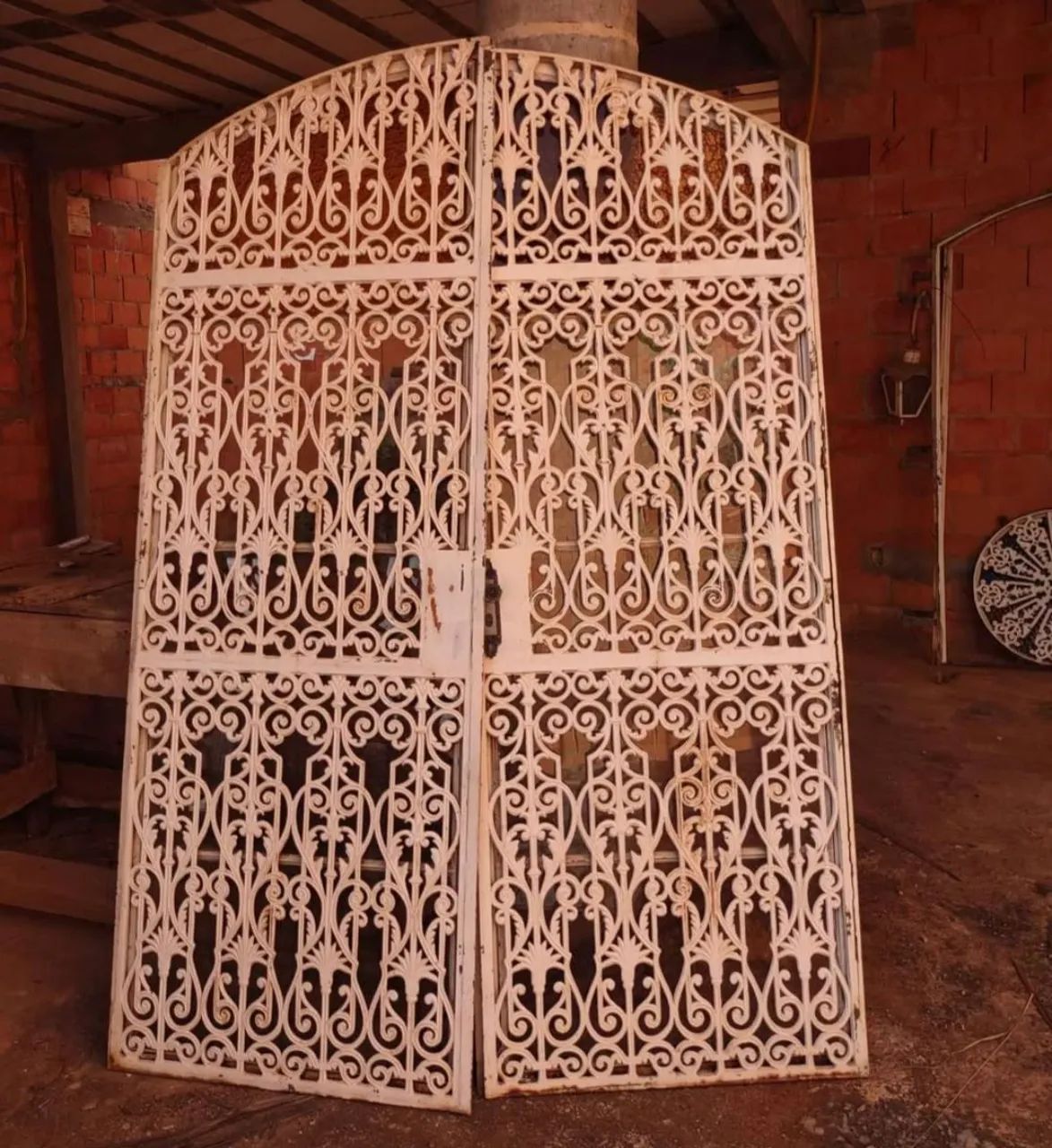 Porta balcão capelinha antiga ferro fundido
