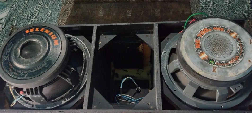 DUAS CAIXAS LANE COM DOIS AUTOFALANTES DE 700 RMS - Foto 3