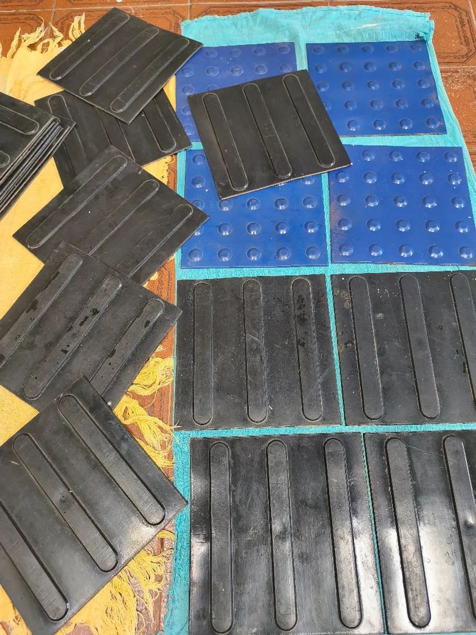 VENDO PISO TÁTIL EMBORRACHADO 