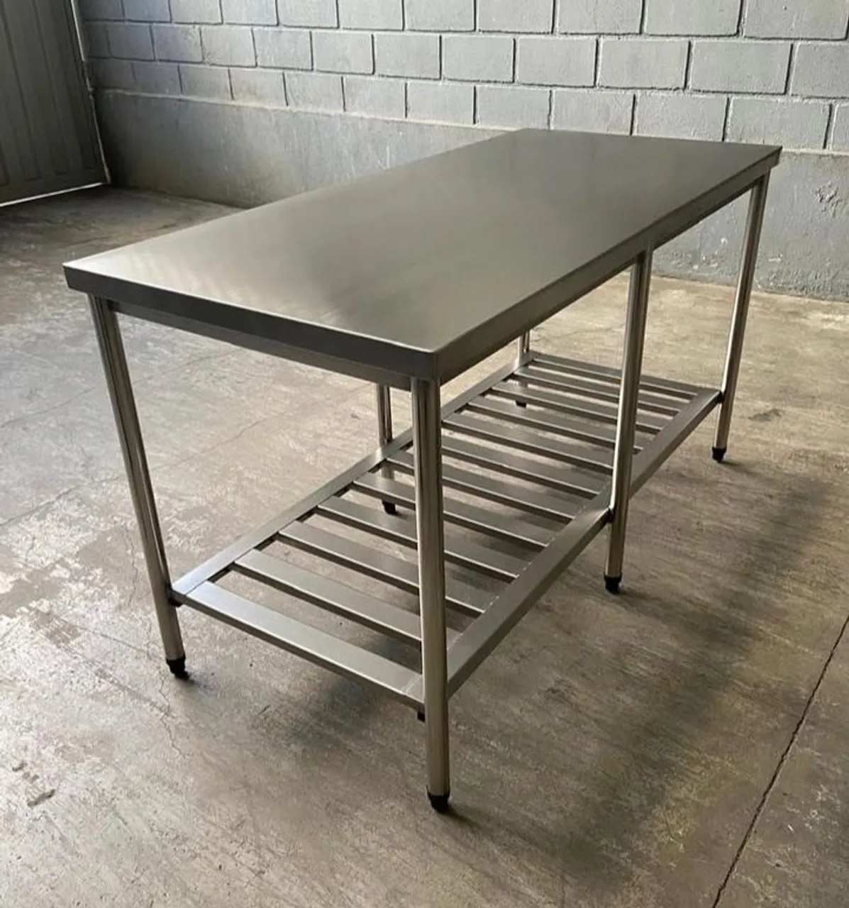 Mesa em Aço Inox para Cozinha Industrial