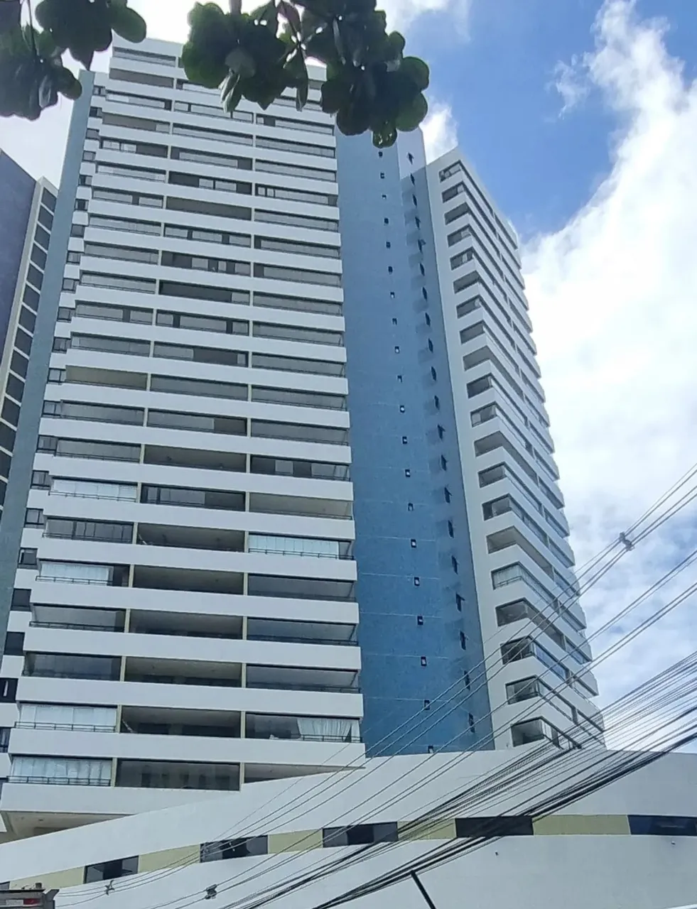 Quarto/sala, varandão, infraestrutura total - Caminho das Árvores!!