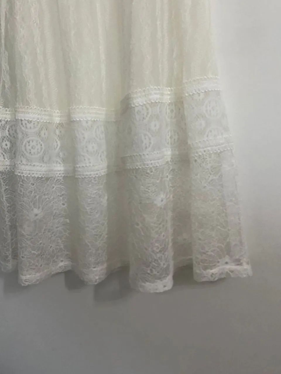 Saia branca transparente de renda .  - Foto 2