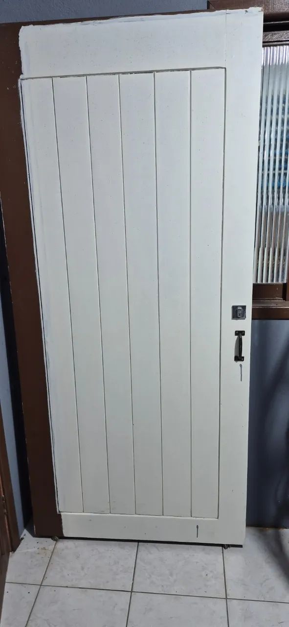 Porta de madeira maciça medidas 2,00 X 0,90