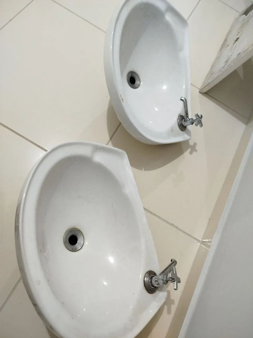 02 Lavatório para banheiro 64842056609409121