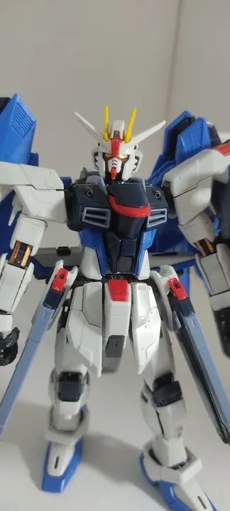 Freedom Gundam - 1/144 - Bandai - Foto 3