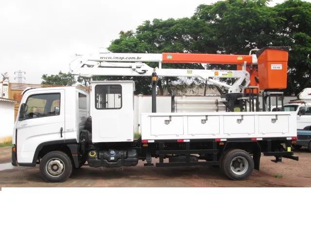 Alugo Caminhão Volkswagen 11/180 2019 - cesto Aéreo duplo, 13 mts Isolado para 46KV - Foto 4