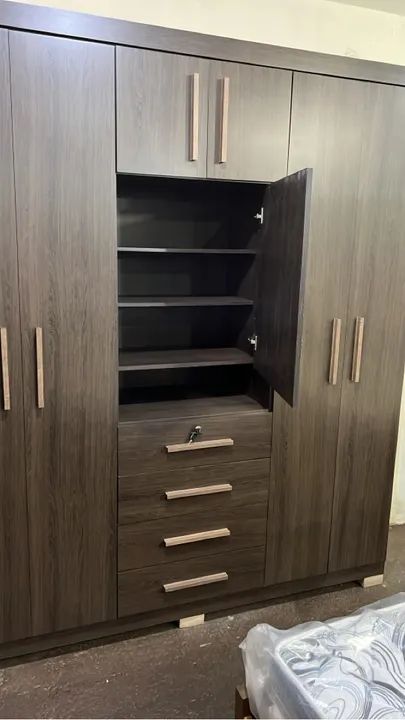 Guarda Roupa Com Espelho Novo  - Foto 3