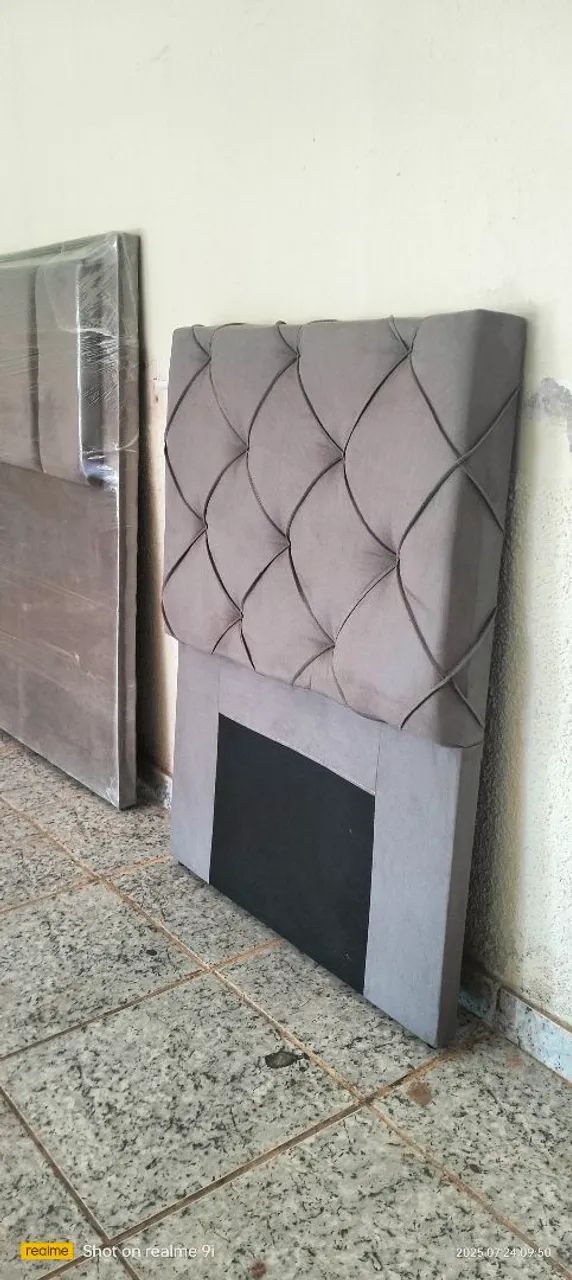 Cabeceira de cama estofada cinza - Foto 2