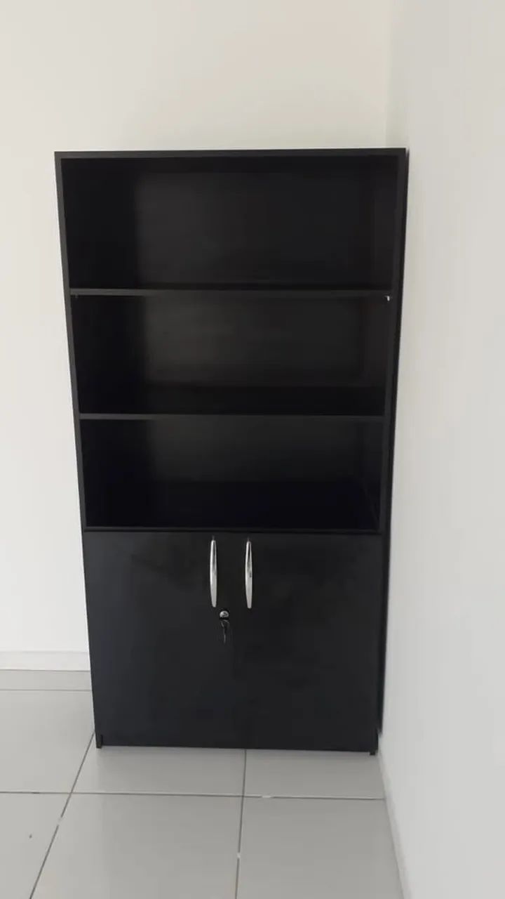 ARMÁRIO SEMI-ABERTO PARA ESCRITÓRIO / MÓVEIS PLANEJADOS / ARMÁRIO DUAS PORTAS