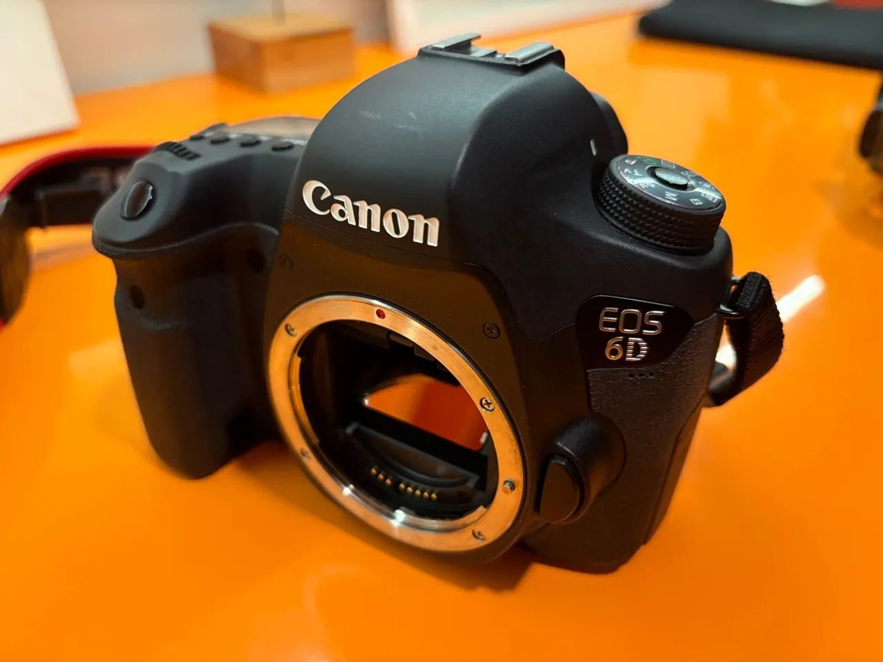 Canon 6D Full Frame (corpo) só 2600 clicks