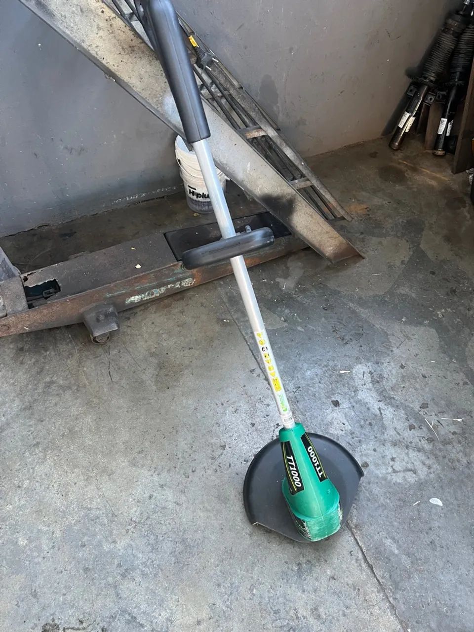 Aparador de grama elétrico Tekna TT1000 - Foto 2