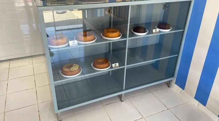 Expositor Balcão para Bolos, Doces e Confeitaria de Vidro + Caixa para Notas e Moeda
