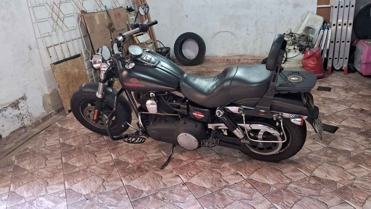 FAT BOB 2017 PRETO FOSCO