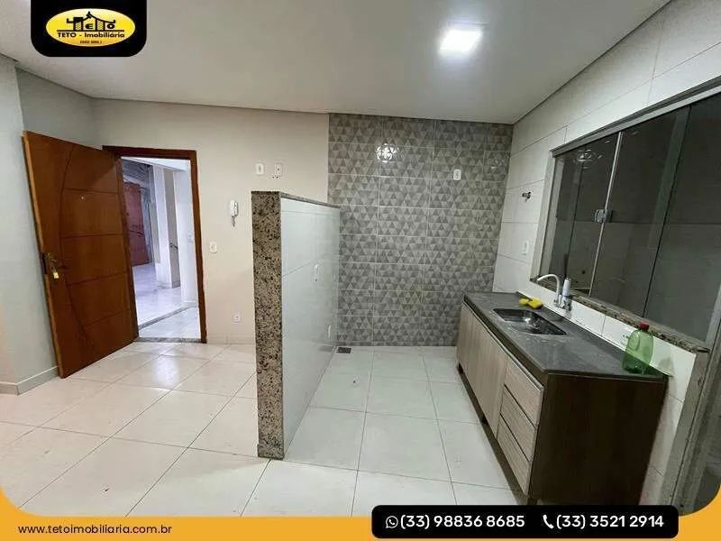 Apartamento com 2 quartos sendo 1 suíte, sala e cozinha conjugada, área de serviço e varan