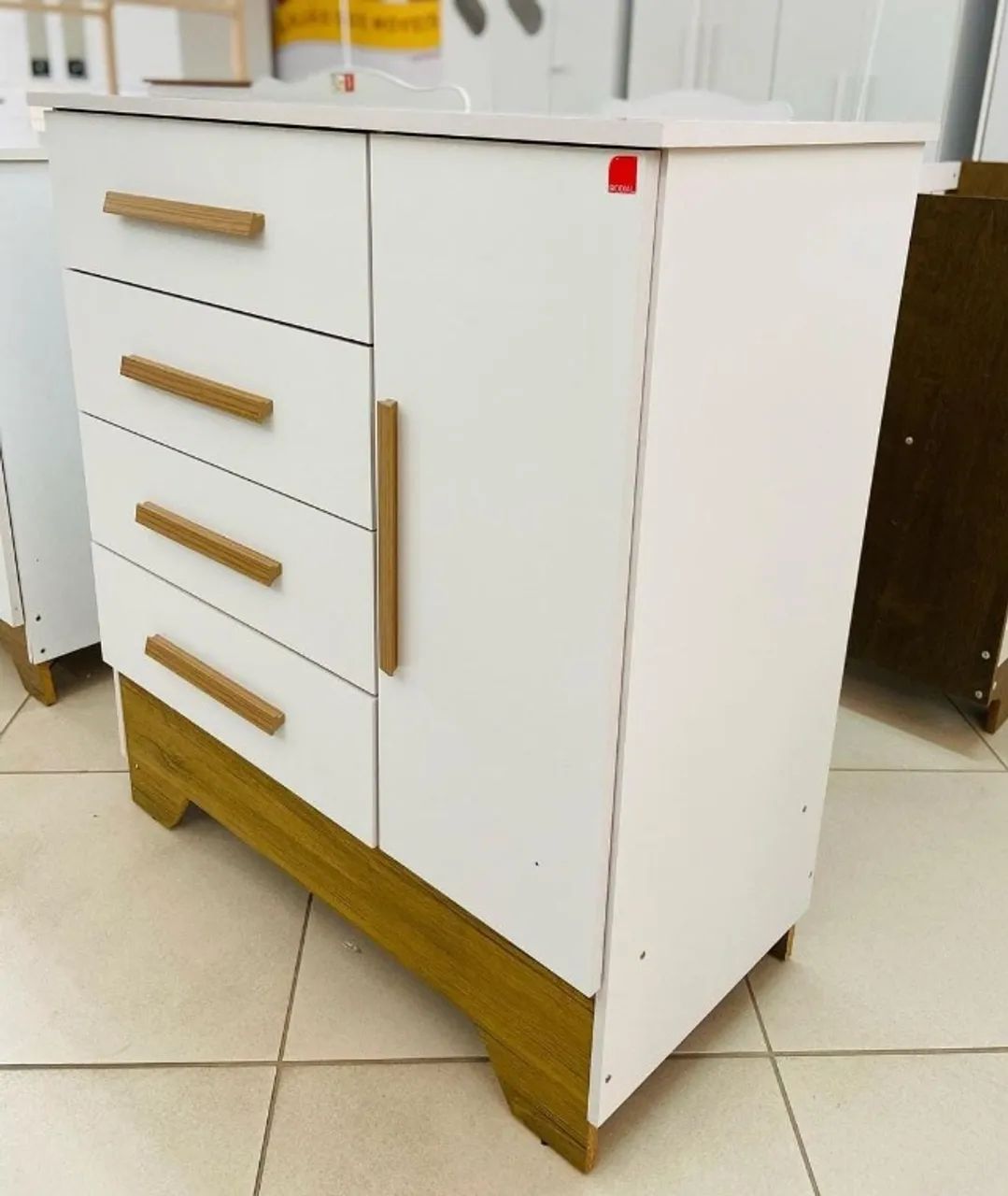 Cômoda Infantil 4 Gavetas e 1 Porta 